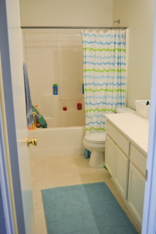 kid's bathroom reno before